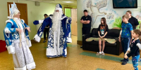 Дед Мороз и Снегурочка устроили праздник для детей в больнице Дедовска - Regions.Ru