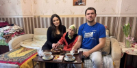 ​Единороссы поздравили ветерана Великой Отечественной войны с женским днём - Газета Истра сегодня