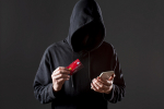 Как мошенники обманывают подростков в Интернете