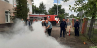 Спасатели научили персонал храма в Дедовске пользоваться огнетушителем - Regions.Ru
