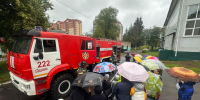 Дети из летнего лагеря в Дедовске попробовали себя в роли пожарных - Regions.Ru