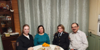 ​В Истре полицейские посетили семью сотрудника, погибшего при выполнении служебных обязанностей - Газета Истра сегодня